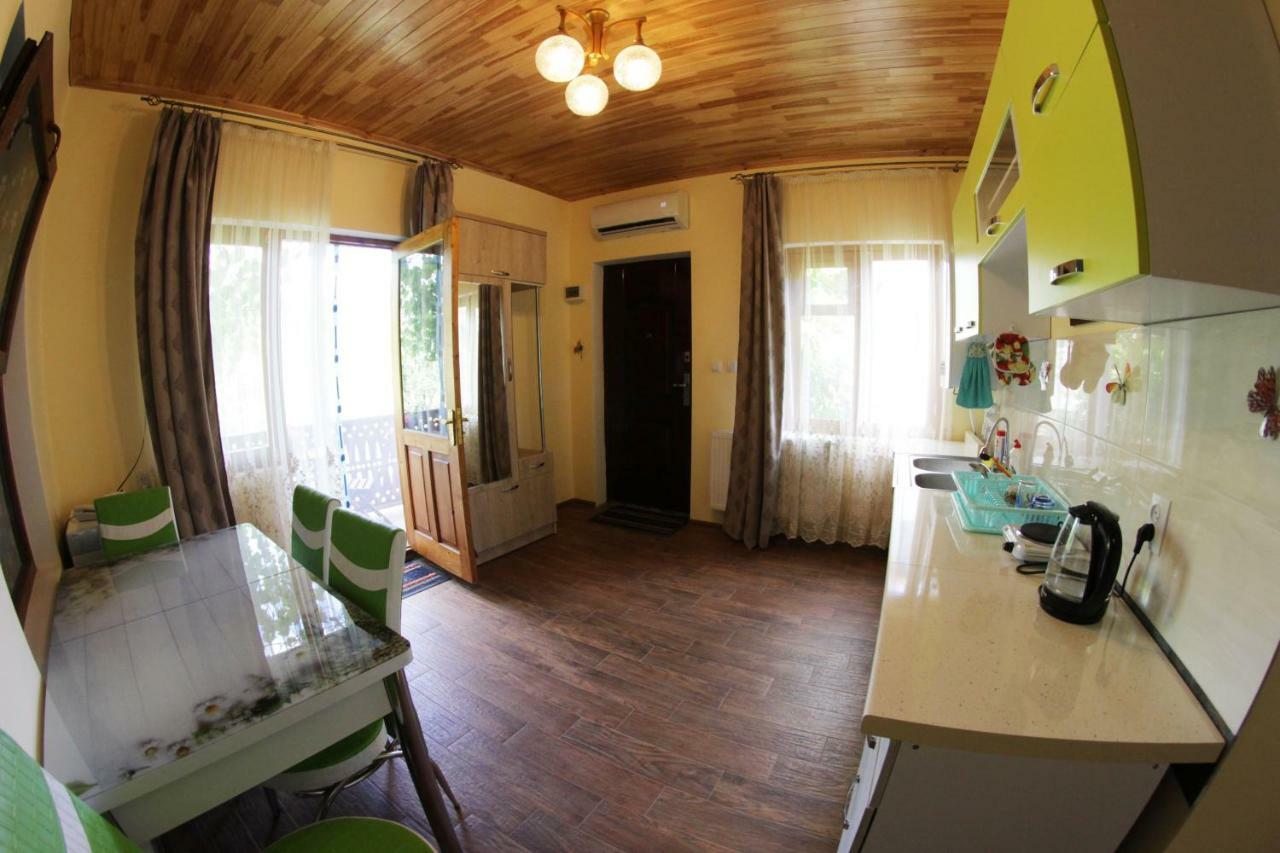 Apartment Old House With Garden Area